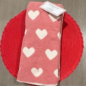 CUPCAKES & CASHMERE at Home Set of 2 Kitchen Towels Valentine’s Day